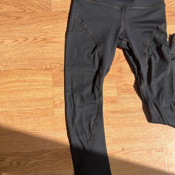 black leggings with mesh inserts - Picture 3 of 3